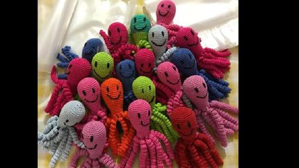 taller para aprender a tejer pulpitos al crochet y donarlos a hospitales