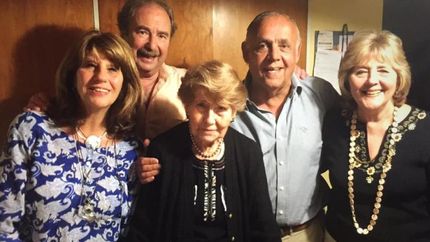 Lidia, rodeada de sus hijas y de sus afectos más cercanos. Lidia, rodeada de sus hijas y de sus afectos más cercanos.