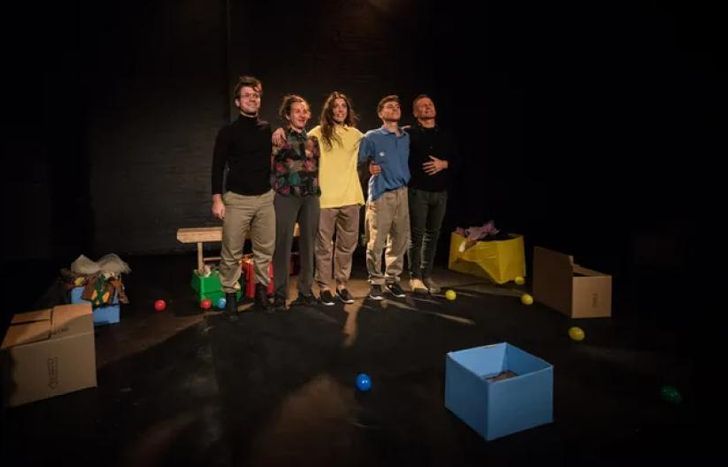 La pasión por el arte une a la familia arriba del escenario.