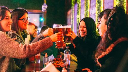 Una oportunidad ideal para disfrutar de unas ricas cervezas en el barrio.