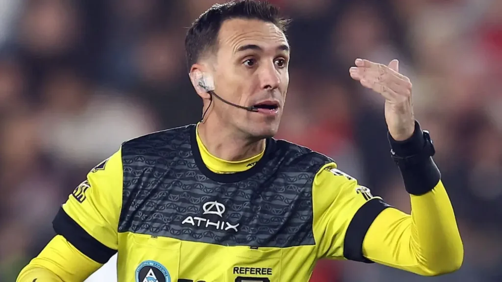 Dóvalo mantiene una curiosa racha dirigiendo a Lanús. Dóvalo mantiene una curiosa racha dirigiendo a Lanús.