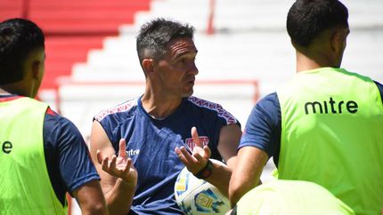 Leonardo Lemos, el DT de Los Andes, ultima detalles. Leonardo Lemos, el DT de Los Andes, ultima detalles.