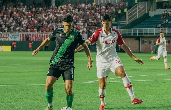 Bruno Sepúlveda se lamentó por la expulsión de Santiago Esquivel en el empate entre Banfield y Huracán.&nbsp;