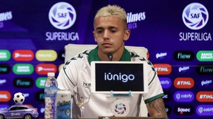 urzi, mano a mano con los hinchas