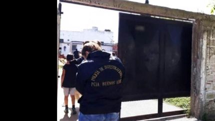 Lo atraparon cunado estaba por escapar con su auto.