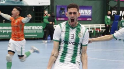 Diego Mercado festeja uno de los goles del Taladro. Diego Mercado festeja uno de los goles del Taladro.