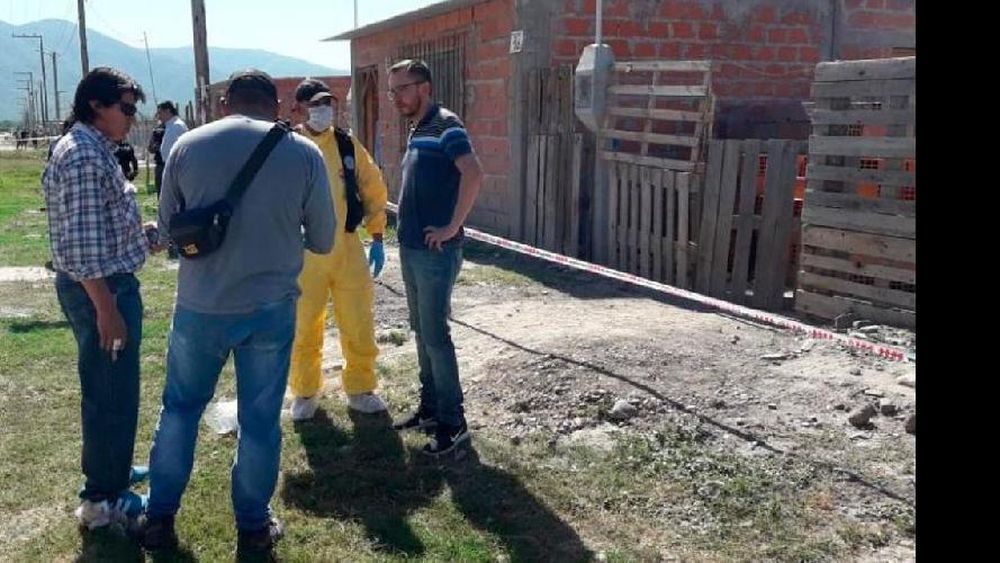 Una mujer fue asesinada por su expareja, un policía que luego se suicidó