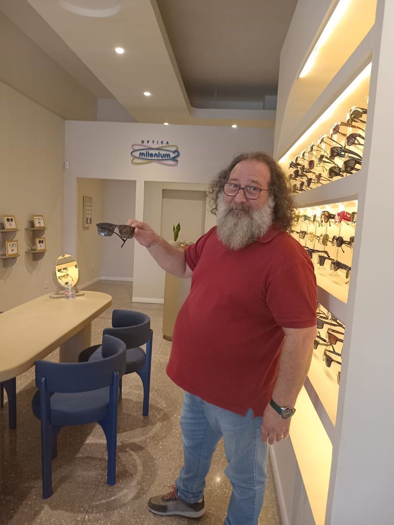 Los especialistas advirtieron a los vecinos de Lomas sobre el uso de lentes que no son adquiridos en ópticas.