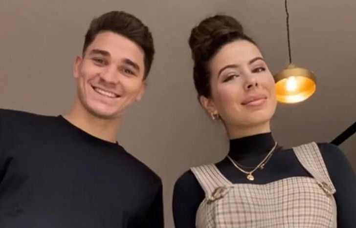 Julián Álvarez y Sara Duque, su profesora de inglés.