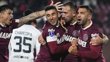 Carlos Izquierdoz anotó uno de los goles del triunfo de Lanús ante Liga de Quito.