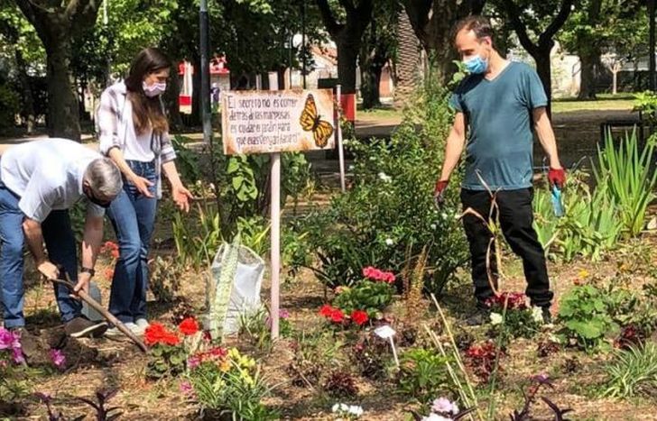 Los vecinos se convocaron para darle color a la plaza central.