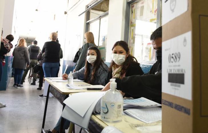 Pese a las flexibilizaciones, el alcohol en gel estuvo presente.