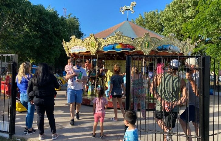 La calesita se trasladó al Parque Finky.