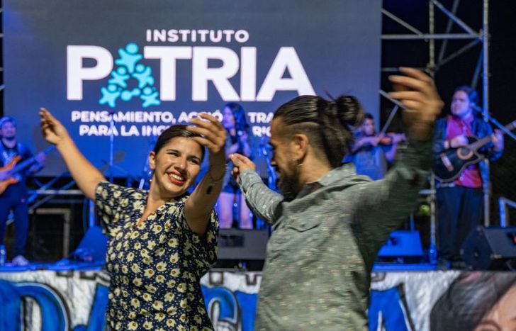 Rocío Álvarez y Emanuel Herrera representaron a Lomas.