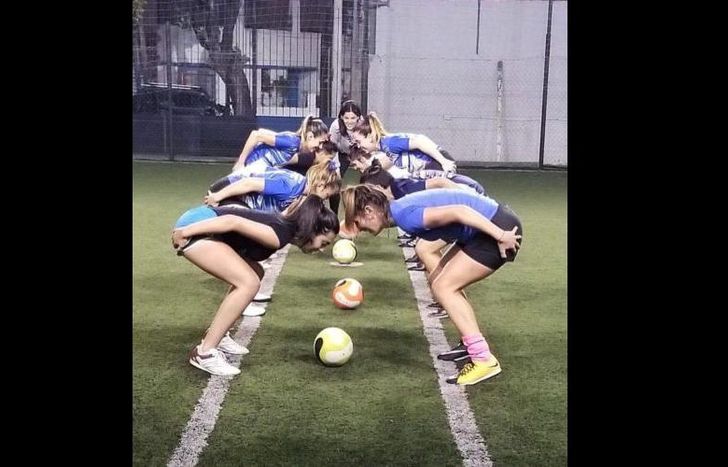 “cada vez más se ven las canchas de fútbol 5 con mujeres en zona sur, que se juntan y alquilan para jugar, como lo hacen los hombres.”