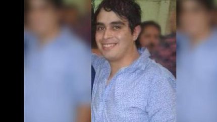 lo golpearon en la vereda.