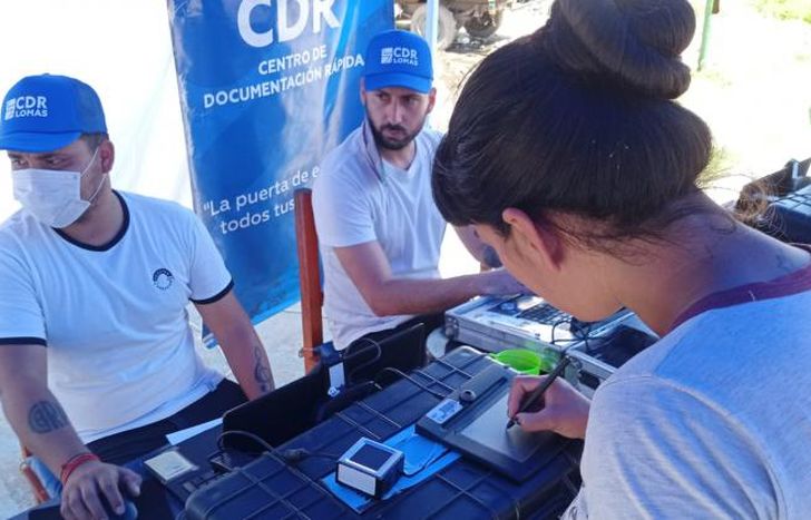 El operativo busca documentar a extranjeros y argentinos