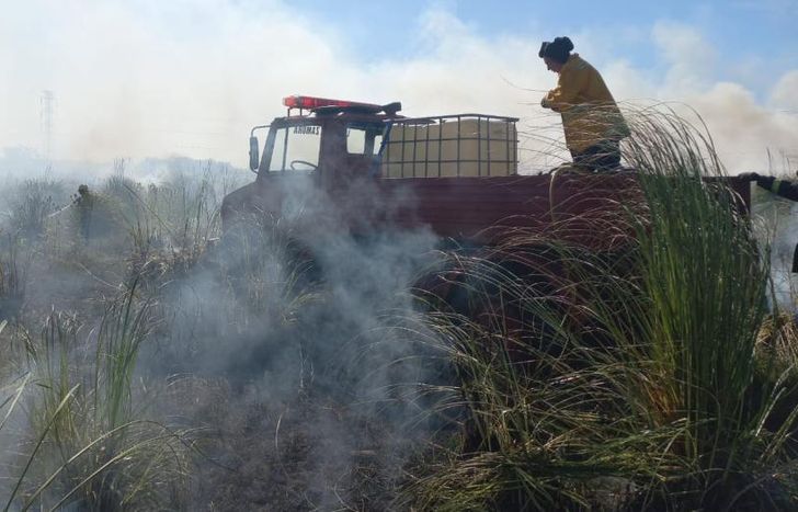 Más de cinco horas trabajaron para apagar el incendio.