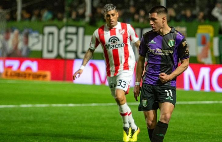 Ignacio Rodríguez domina la pelota.