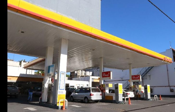 La suba del dólar y del precio del crudo afectan directamente el costo de los combustibles.