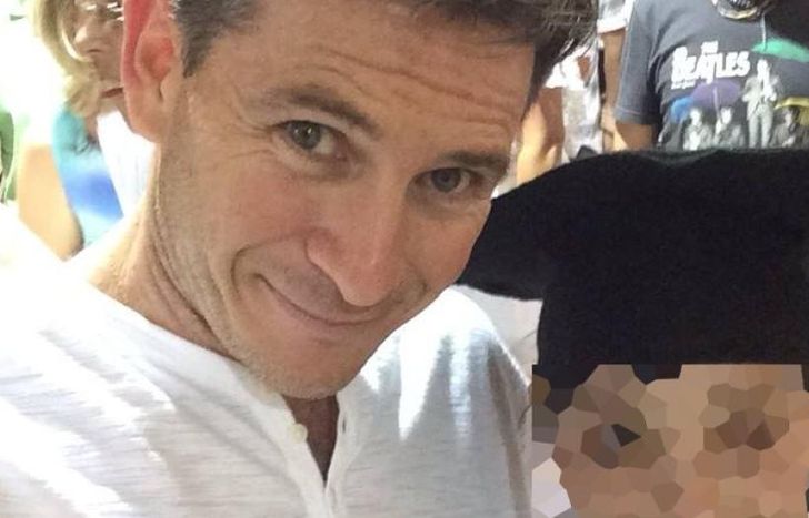 El reconocido ginecologo llegó al juicio, imputado por abuso sexual de dos de sus hijos.