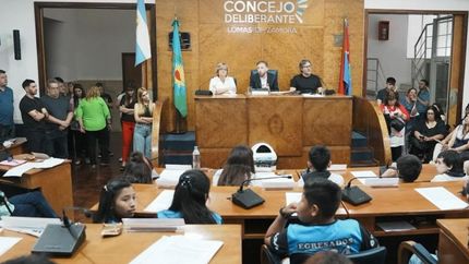 Cada escuela tuvo hasta tres representantes que se sentaron en las bancas.