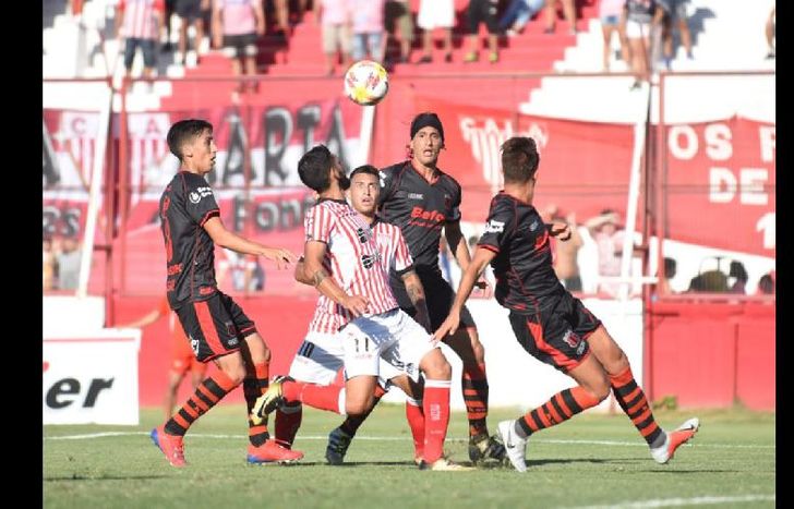 El Dragón estuvo firme en las alturas y sufrió poco con los centros.