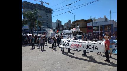 lomas: marcha contra las politicas de ajuste del gobierno nacional y provincial