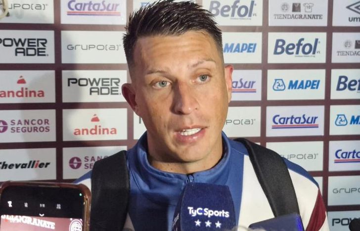 Nahuel Losada, con bronca por el arbitraje de Lanús - Banfield.