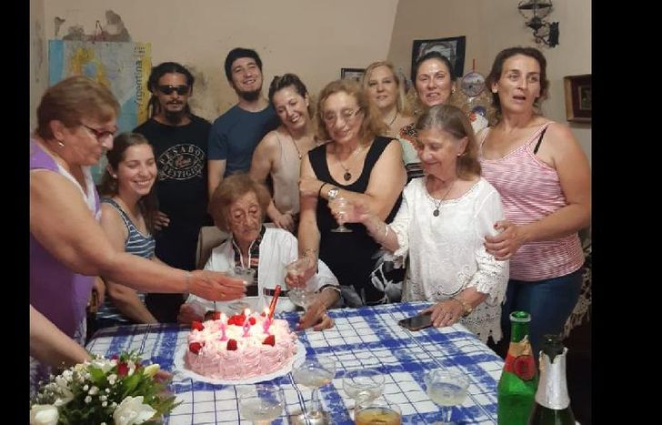 María Teresa es hincha de Temperley y una exmonja.