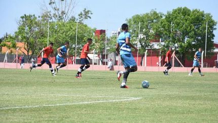 El Gasolero sumó minutos de fútbol en Villa Domínico. El Gasolero sumó minutos de fútbol en Villa Domínico.