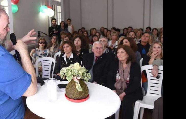 Los vecinos aprendieron datos históricos de los aperitivos.