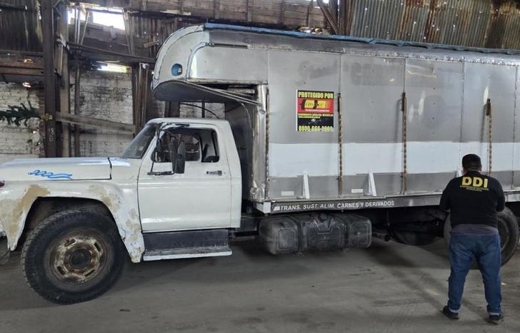 Uno de los camiones incautados.