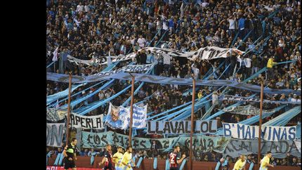 Los hinchas Gasoleros vuelven a salir del Beranger para seguir al equipo. Los hinchas Gasoleros vuelven a salir del Beranger para seguir al equipo.