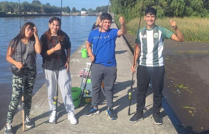 Incentivan a los más jóvenes a anotarse en la escuela de pesca en Banfield.