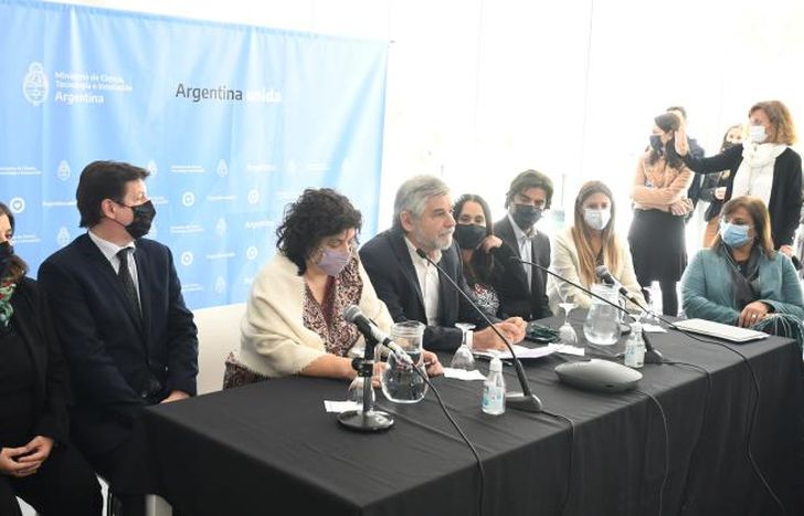 Filmus y Vizotti en el anuncio.