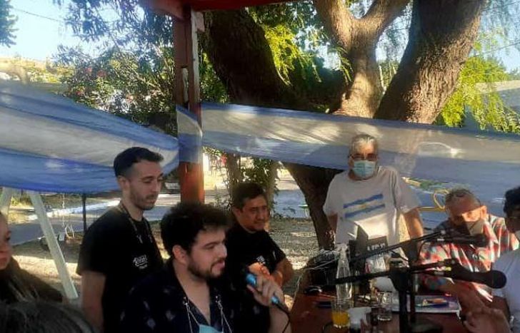 Los vecinos se podrán acercar y participar de la radio en vivo.
