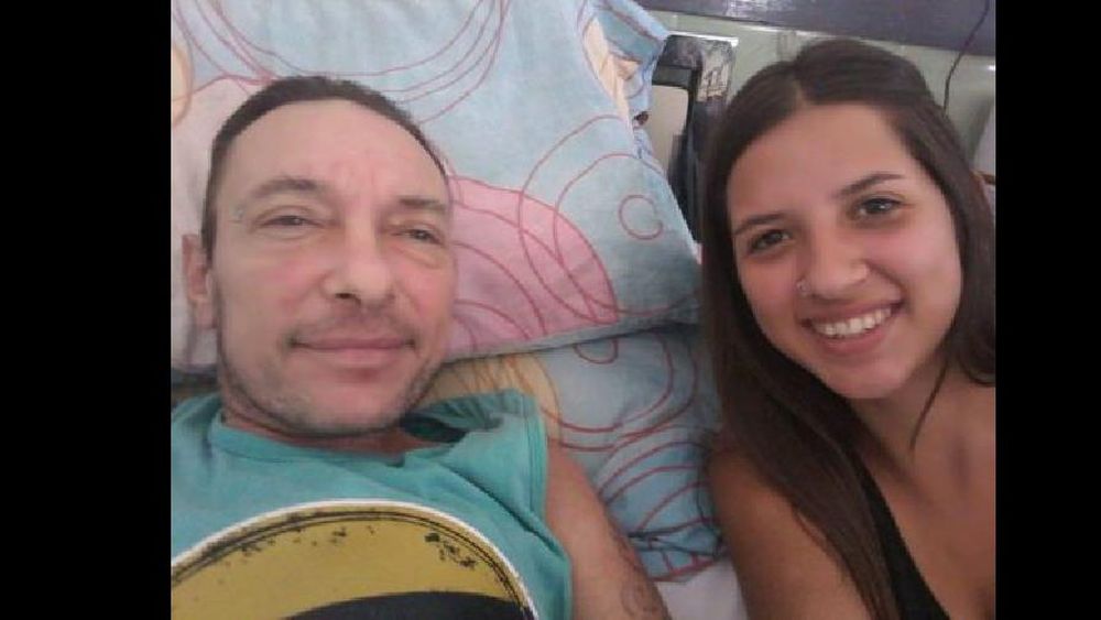 Perdió el celular con las fotos de su padre fallecido y apela a la solidaridad para encontrarlo