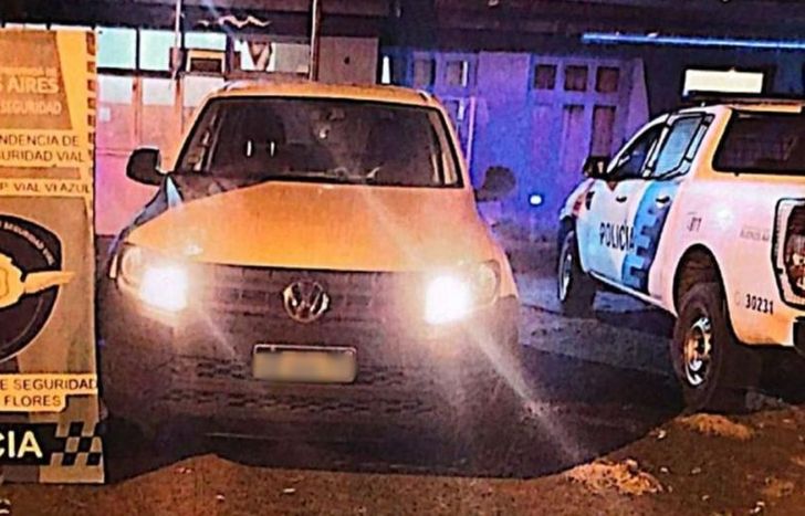 La camioneta en la que viajaba la pareja.