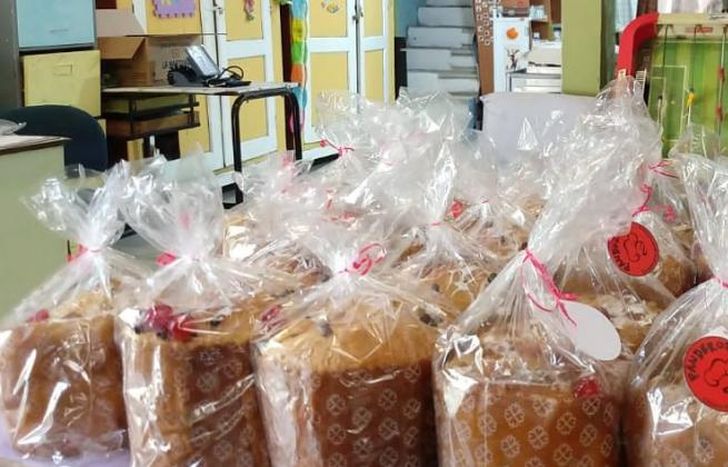 Necesitas productos navideños para armar las cajas.