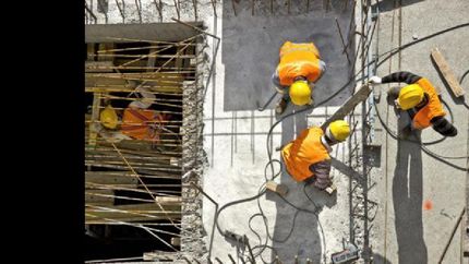 la recesion se profundiza y los sectores clave de la economia siguen en caida