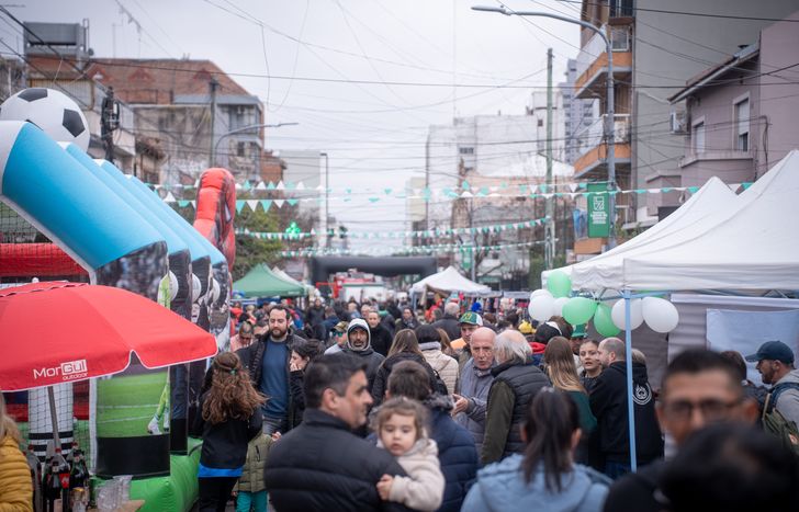 Banfield celebró en las calles sus 153 años con música, gastronomía y actividades.
