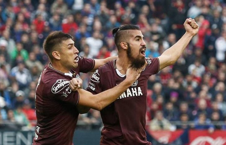 Junior Benítez, alejado del fútbol, se sometió a una particular operación.