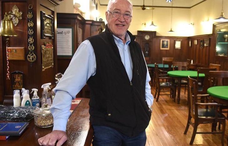 El club existe desde 1893 y aún mantiene muchas tradiciones de la época.