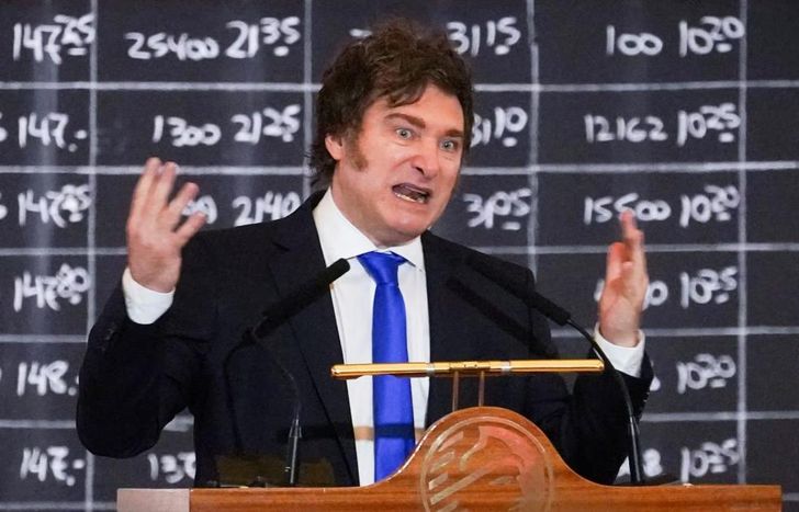 Se multiplican las críticas a Javier Milei por el veto al aumento jubilatorio.