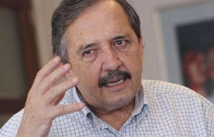 Con una posición crítica hacia el macrismo.