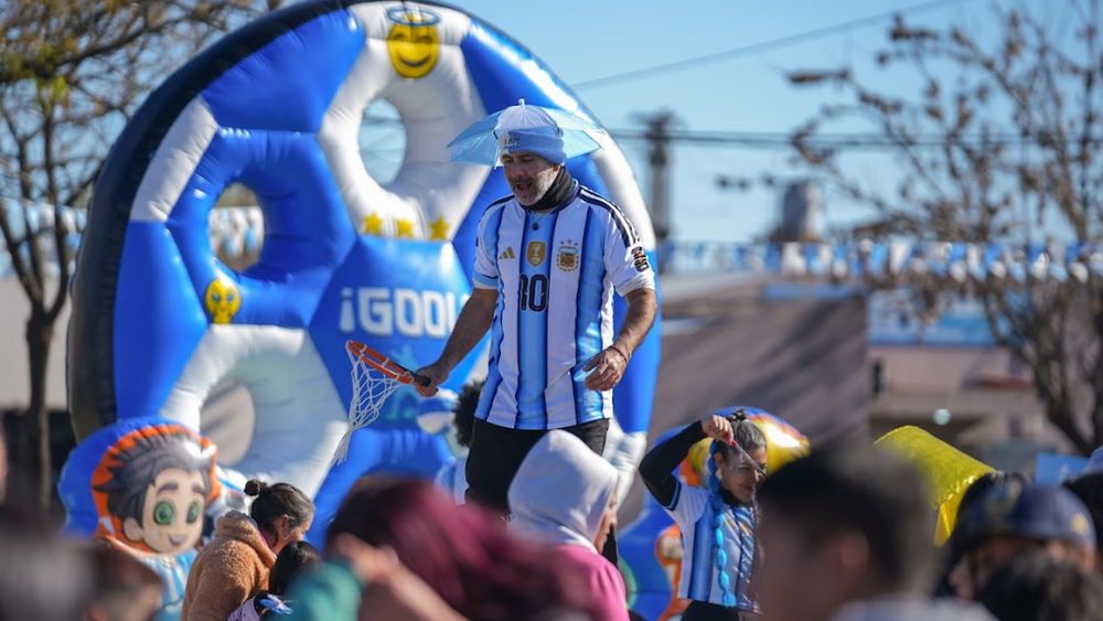Así se vive el Mundial 2026 en las calles de Lomas de Zamora. Así se vive el Mundial 2026 en las calles de Lomas de Zamora.
