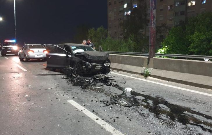 Así quedó uno de los autos tras el impacto.