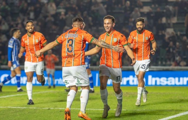 Bisanz va al abrazo de Quirós en el festejo.