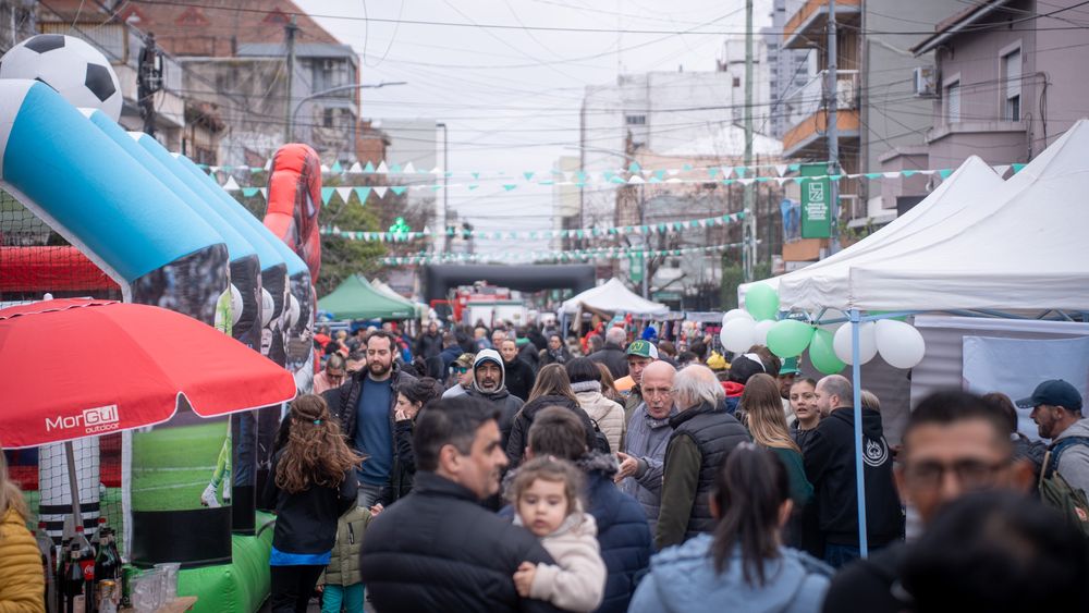 Banfield celebró en las calles sus 153 años con música, gastronomía y actividades.